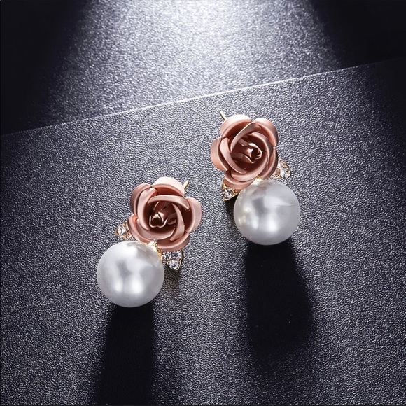 2/$20! Gold w/Champagne Pink Rose/Pearl Earrings - Picture 4 of 9